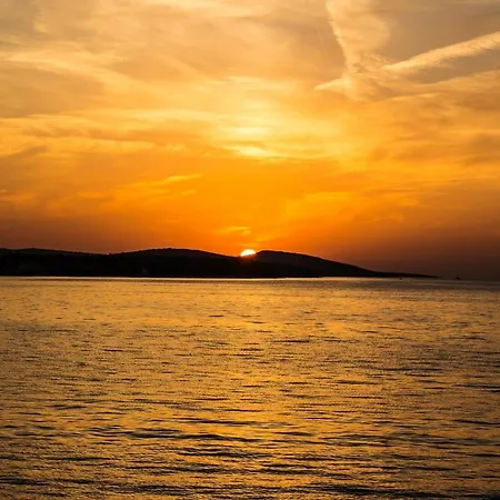 Apartment Comfy In With Fenced Garden