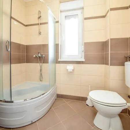 Comfy In With Fenced Garden * Vrsi