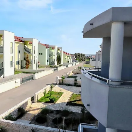 Comfy In With Fenced Garden Apartament