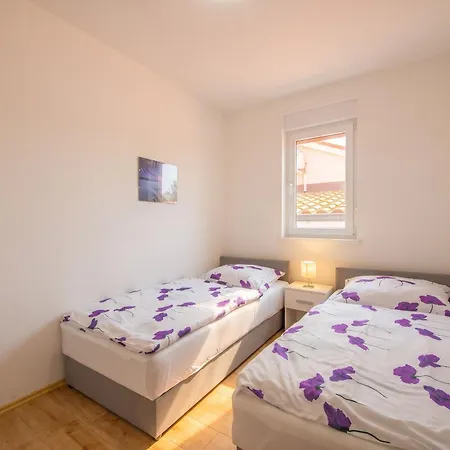 Comfy In With Fenced Garden Daire *