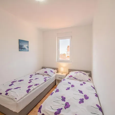 Comfy In With Fenced Garden Apartament Vrsi