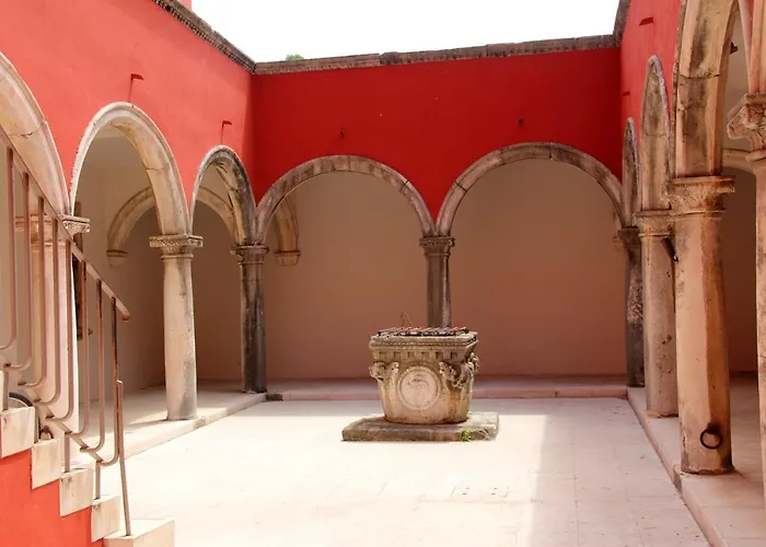 Comfy In With Fenced Garden